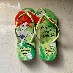 Disney havaianas little mermaid flip flops size 9/10